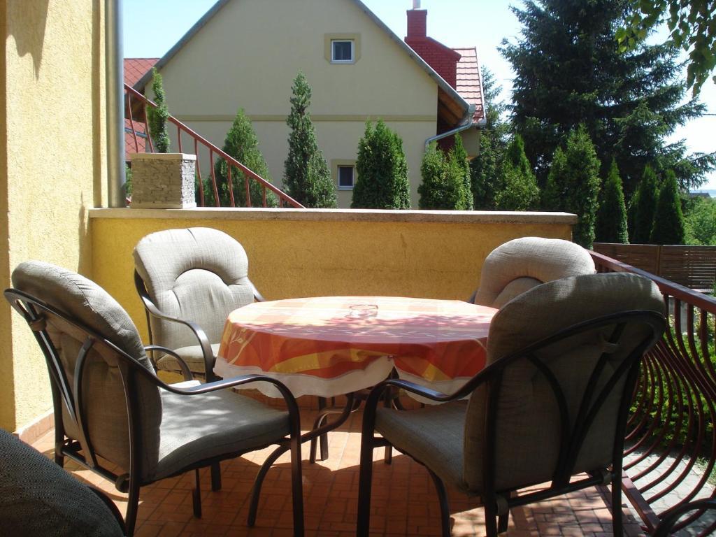Laura-Haus Apartment Vonyarcvashegy Exterior foto